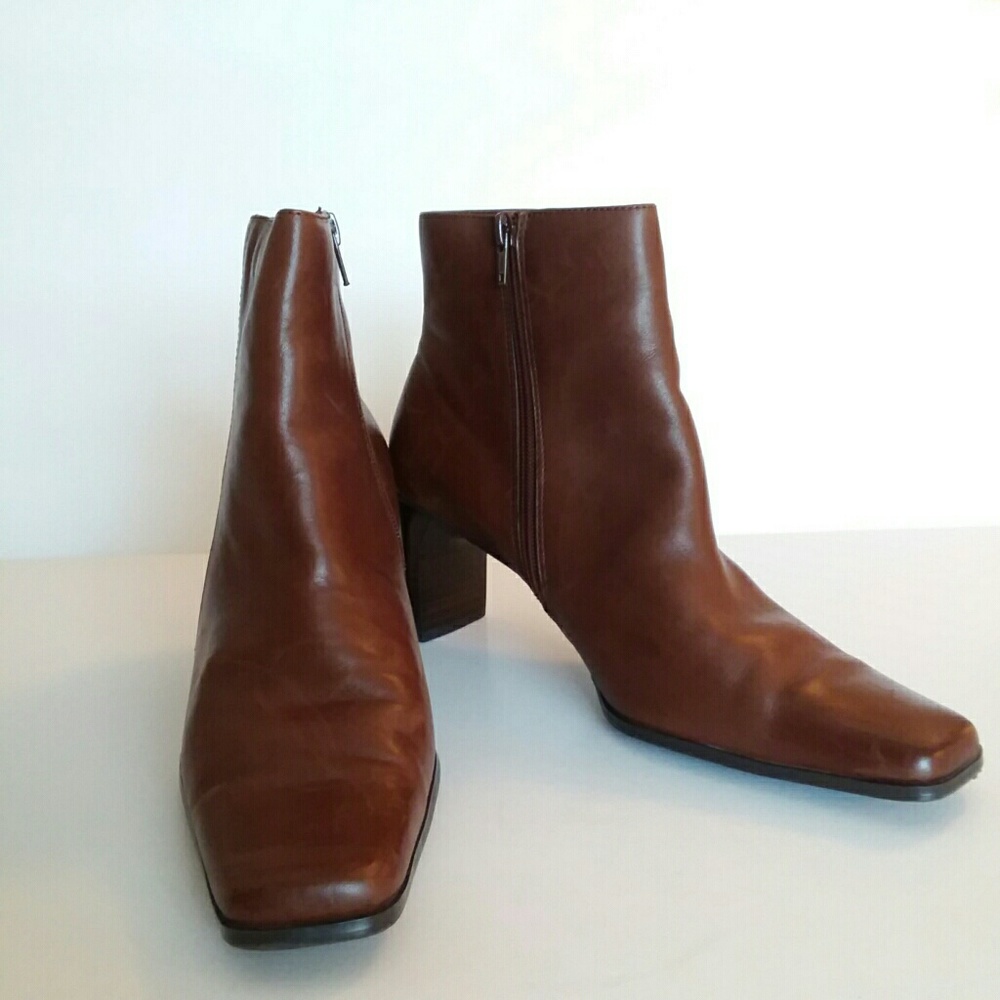 White Mountain brown leather side zip ankl…